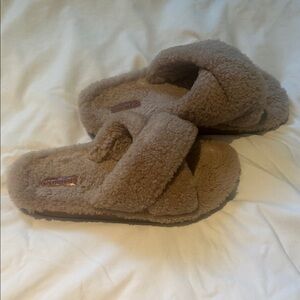 OluKai Cozy Tan Fuzzy Slides